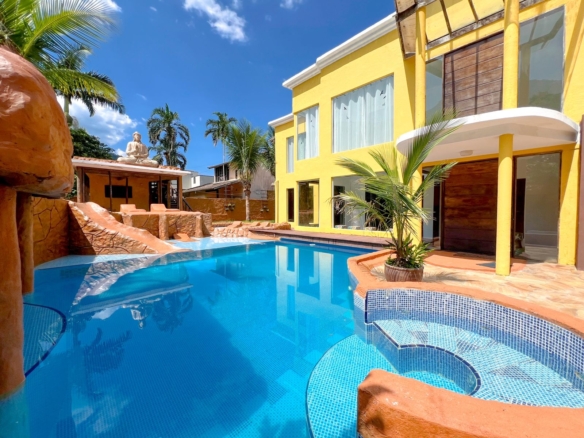 Casa em Condomínio Fechado a venda | 5 suítes | Caraguatatuba