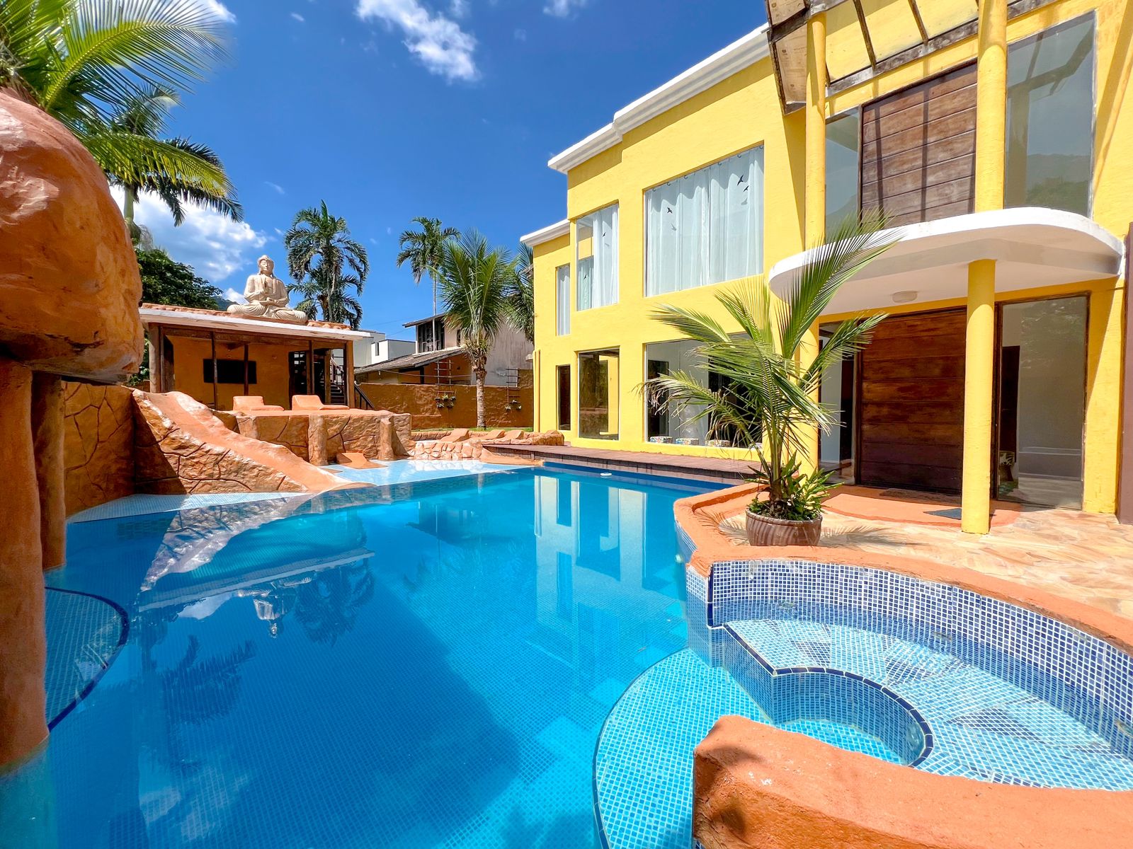 Casa em Condomínio Fechado a venda | 5 suítes | Caraguatatuba