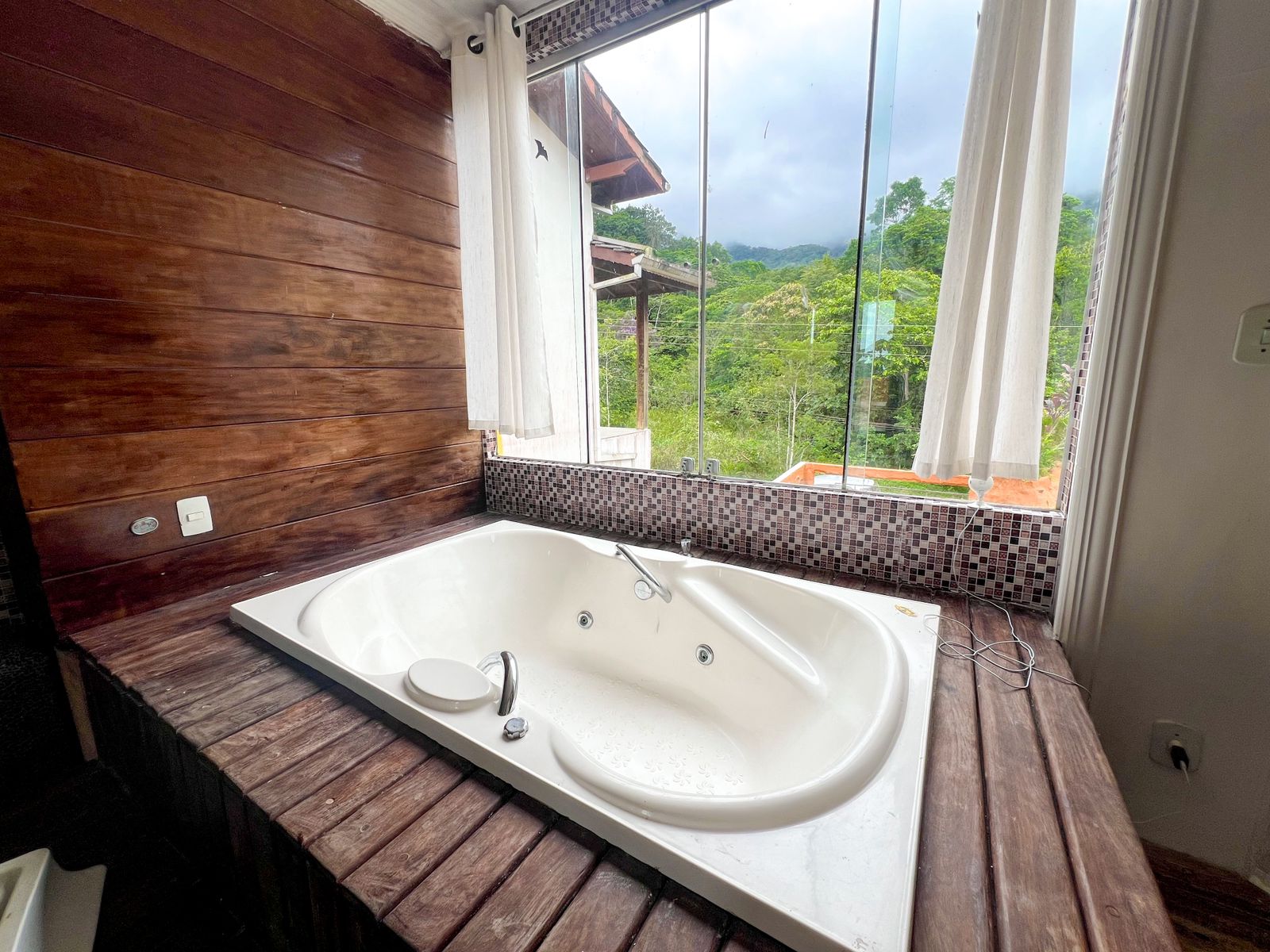 Casa em Condomínio Fechado a venda | 5 suítes | Caraguatatuba