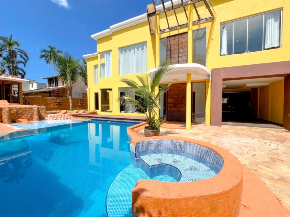 Casa em Condomínio Fechado a venda | 5 suítes | Caraguatatuba