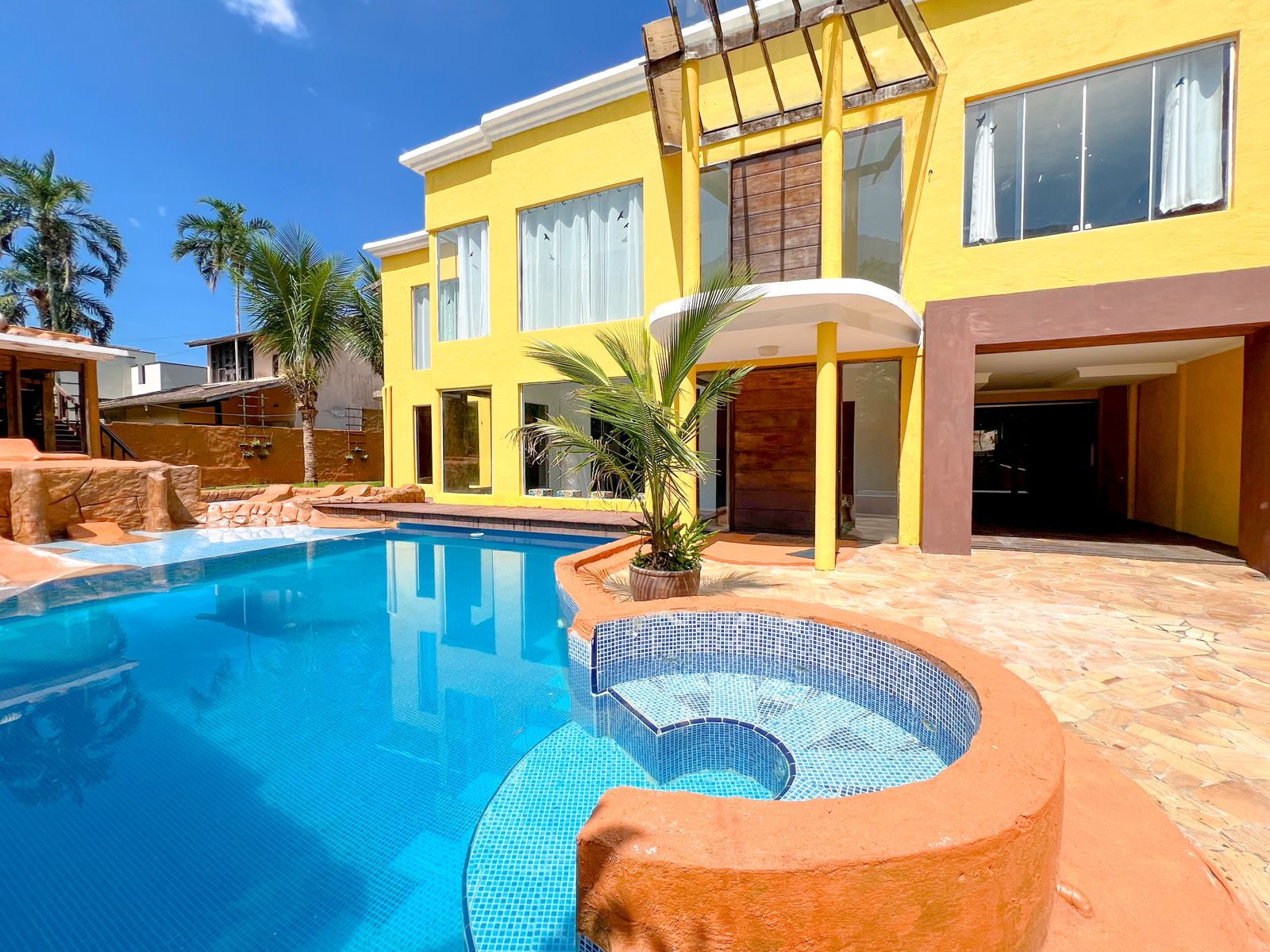 Casa em Condomínio Fechado a venda | 5 suítes | Caraguatatuba